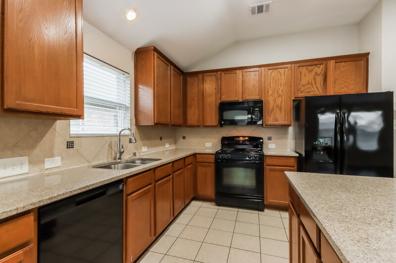 1,980/Mo, 21519 Kings Bend Dr Kingwood, TX 77339 Kitchen View 2