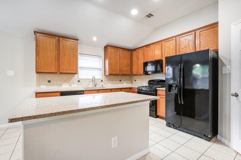 1,985/Mo, 21519 Kings Bend Dr Kingwood, TX 77339 Kitchen View