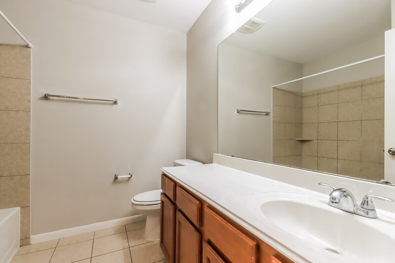 1,980/Mo, 21519 Kings Bend Dr Kingwood, TX 77339 Bathroom View