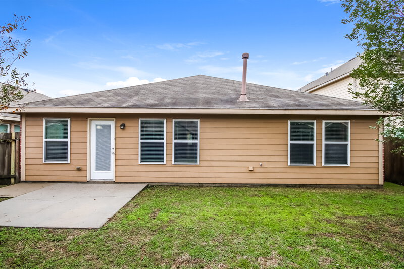 1,980/Mo, 21519 Kings Bend Dr Kingwood, TX 77339 Rear View