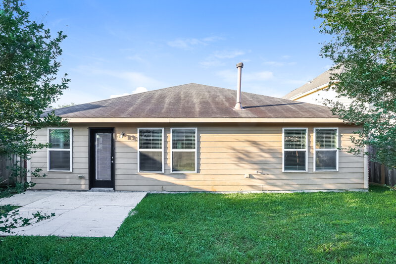 1,985/Mo, 21519 Kings Bend Dr Kingwood, TX 77339 Rear View