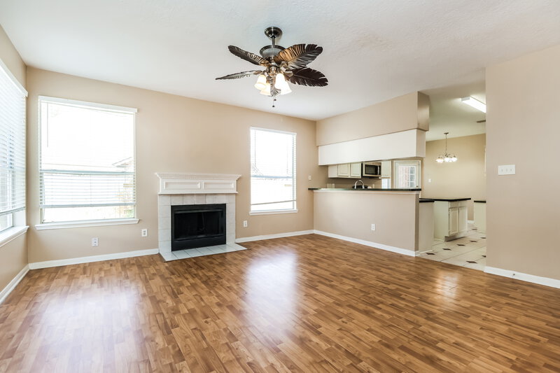 2,420/Mo, 19106 Mockingbird Valley Dr Katy, TX 77449 Living Room View 4