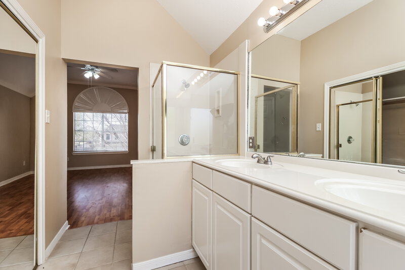 2,420/Mo, 19106 Mockingbird Valley Dr Katy, TX 77449 Main Bathroom View