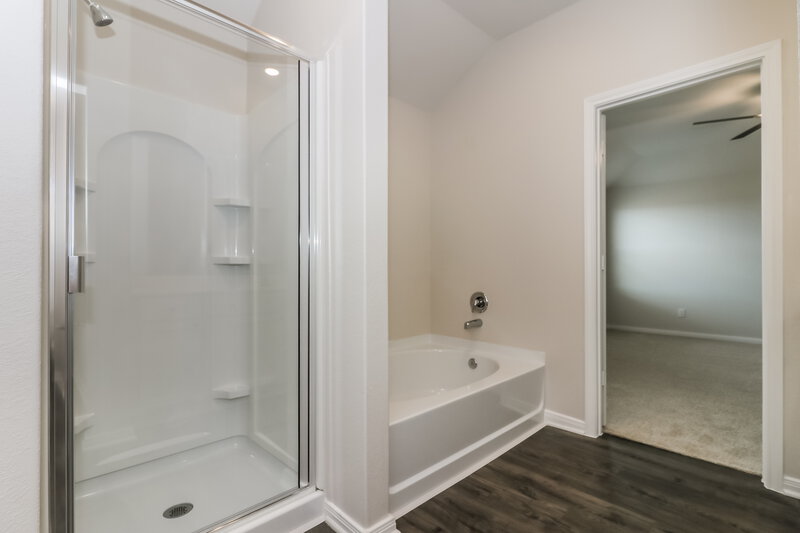 1,985/Mo, 413 Polly Grove Dr Katy, TX 77493 Main Bathroom View