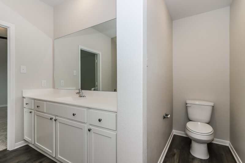 1,985/Mo, 413 Polly Grove Dr Katy, TX 77493 Main Bathroom View 2