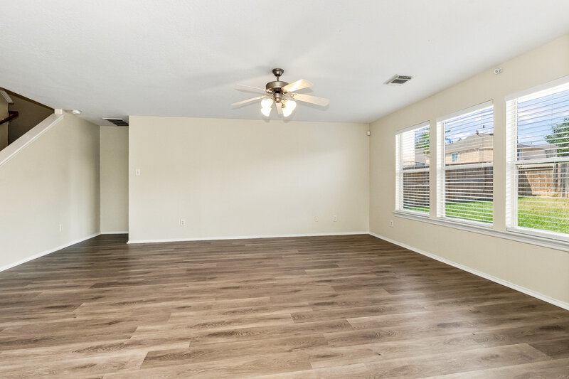 2,015/Mo, 9619 Siano Pines Dr Humble, TX 77396 Living Room View