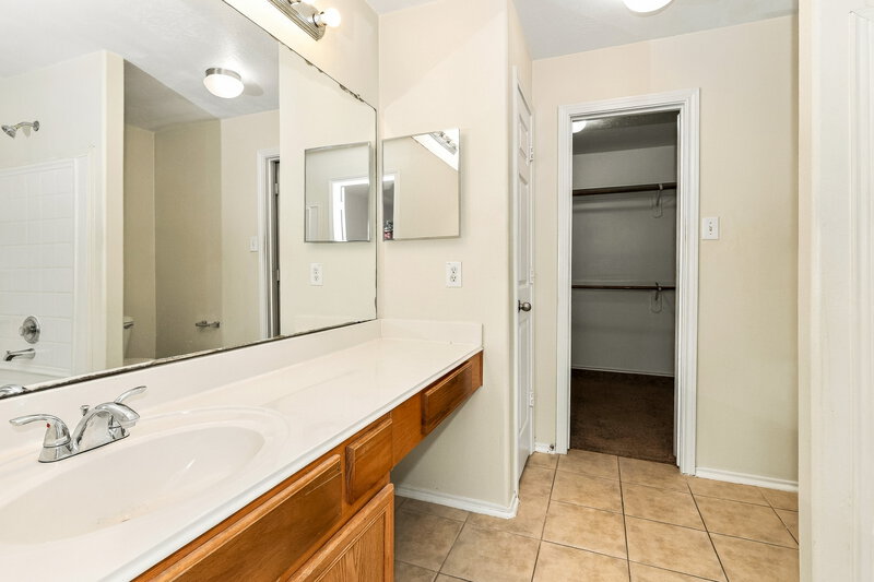 2,015/Mo, 9619 Siano Pines Dr Humble, TX 77396 Primary Bathroom View