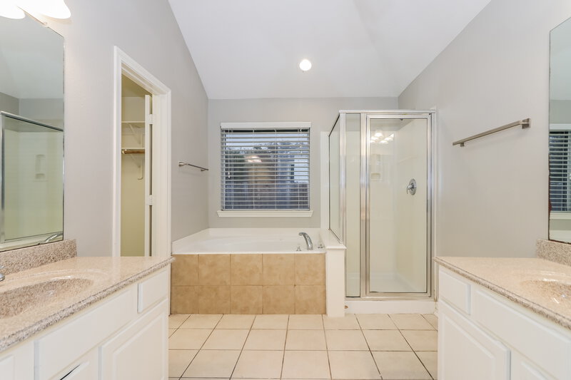 1,815/Mo, 19718 Diamond Hills Ln Katy, TX 77449 Main Bathroom View