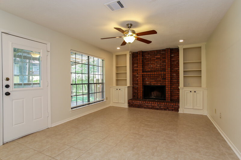 2,130/Mo, 3134 Lake Stream Dr Kingwood, TX 77339 Living Room View