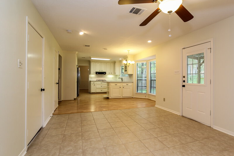 2,130/Mo, 3134 Lake Stream Dr Kingwood, TX 77339 Living Room View 2