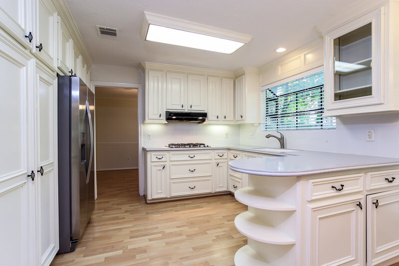 2,130/Mo, 3134 Lake Stream Dr Kingwood, TX 77339 Kitchen View 2