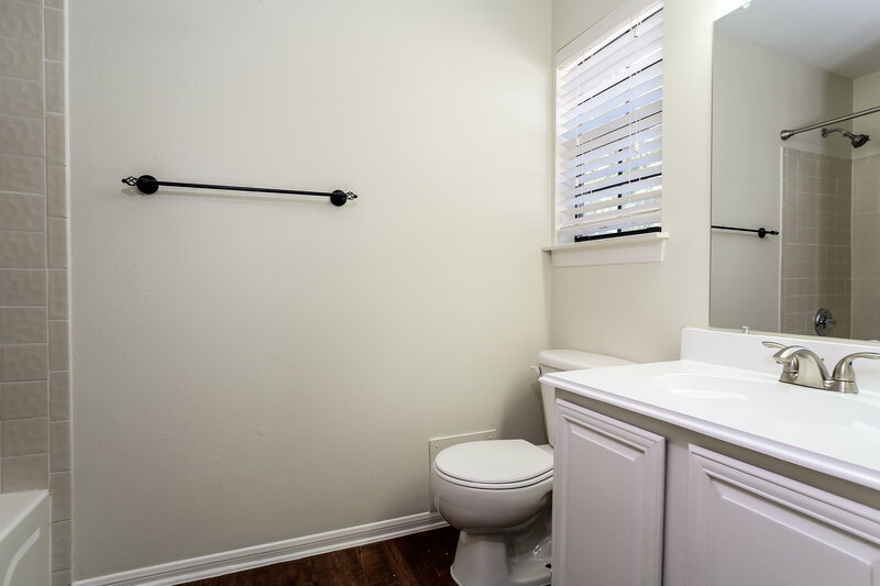 2,130/Mo, 3134 Lake Stream Dr Kingwood, TX 77339 Bathroom View