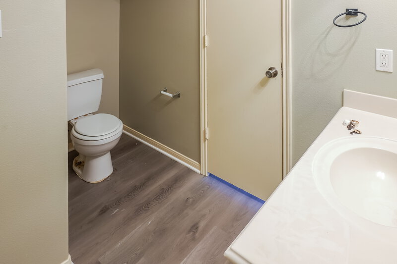 2,685/Mo, 3338 Barkers Crossing Ave Houston, TX 77084 Main Bathroom View