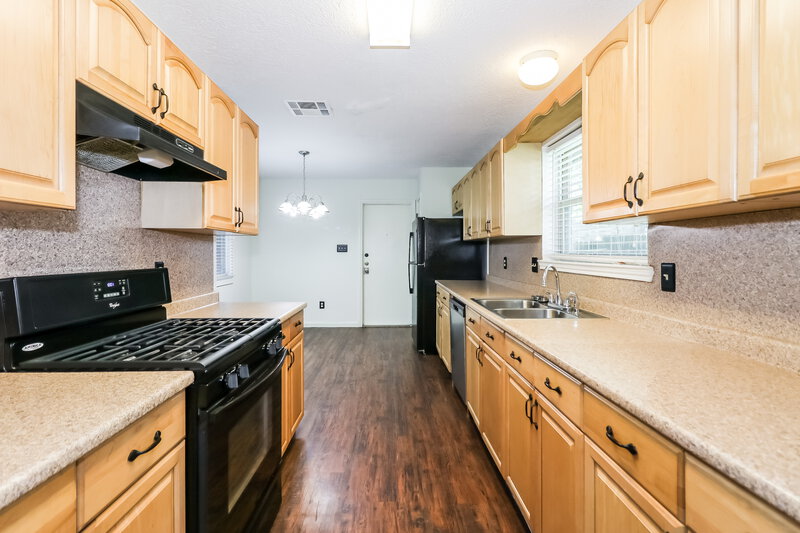 2,025/Mo, 10810 Gusty Winds Ct Houston, TX 77064 Kitchen View