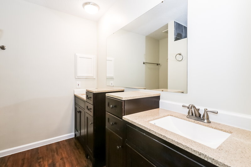 2,025/Mo, 10810 Gusty Winds Ct Houston, TX 77064 Main Bathroom View