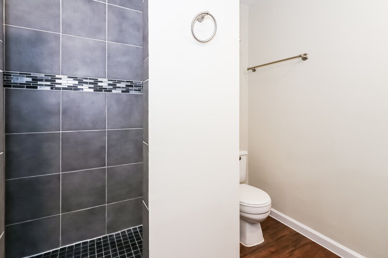 2,025/Mo, 10810 Gusty Winds Ct Houston, TX 77064 Main Bathroom View 2
