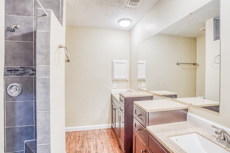 1,810/Mo, 10810 Gusty Winds Ct Houston, TX 77064 Main Bathroom View