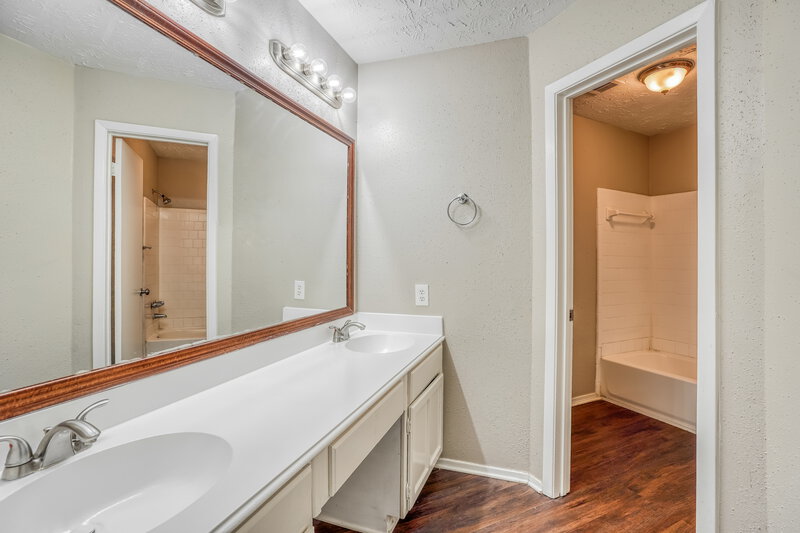 1,915/Mo, 19402 San Gabriel Dr Houston, TX 77084 Main Bathroom View