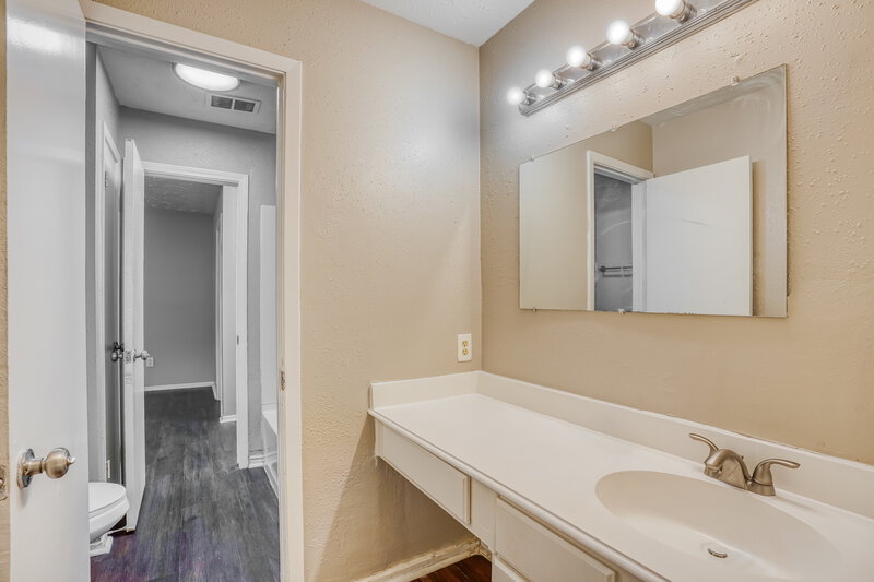 1,915/Mo, 19402 San Gabriel Dr Houston, TX 77084 Bathroom View
