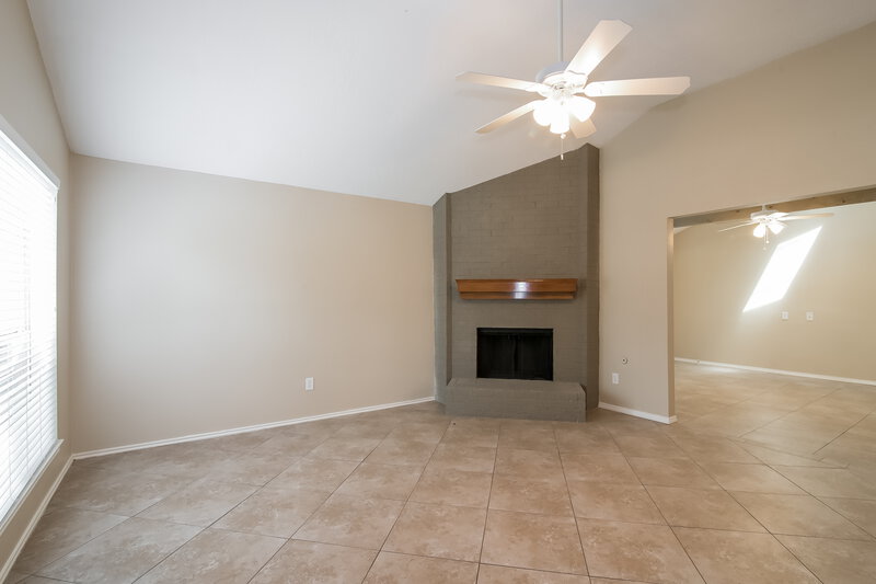 1,690/Mo, 11742 Yearling Dr Houston, TX 77065 Family Room View