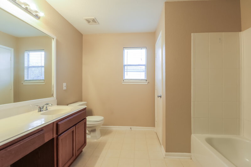 2,085/Mo, 6418 Lily Hollow Ct Spring, TX 77379 Main Bathroom View