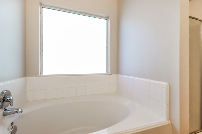 2,020/Mo, 17335 Cormorant Ct Humble, TX 77396 Main Bathroom View 2