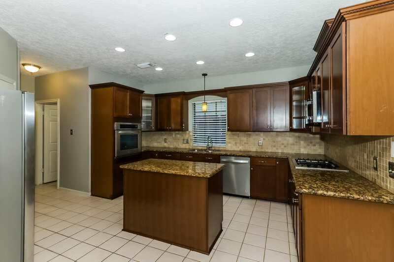 2,130/Mo, 5111 Natural Bridge Dr Kingwood, TX 77345 Kitchen View 2