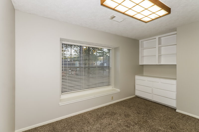 2,130/Mo, 5111 Natural Bridge Dr Kingwood, TX 77345 Office View