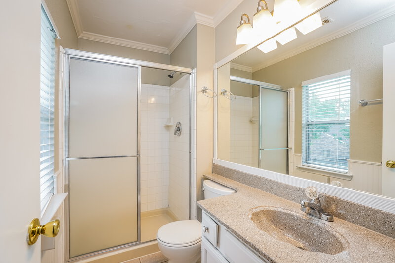 2,075/Mo, 22703 Stratford House Ln Katy, TX 77449 Main Bathroom View