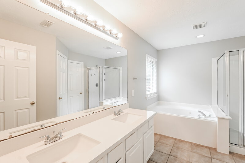 1,810/Mo, 12018 Lucky Meadow Dr Tomball, TX 77375 Main Bathroom View