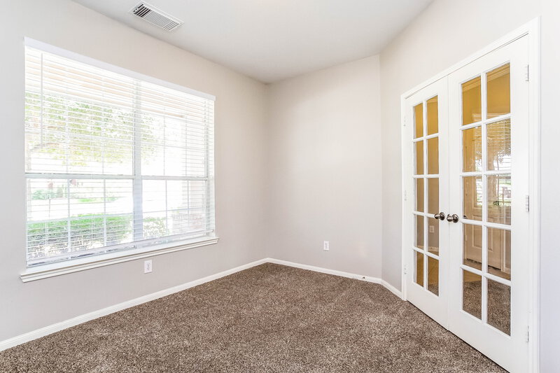 2,600/Mo, 17819 Landing Pines Trl Houston, TX 77084 Office View
