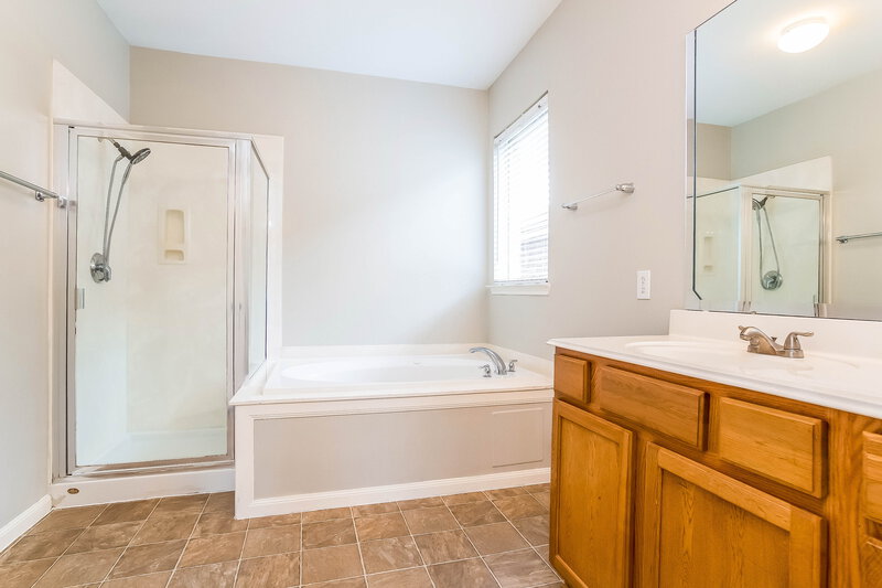 2,600/Mo, 17819 Landing Pines Trl Houston, TX 77084 Master Bathroom View