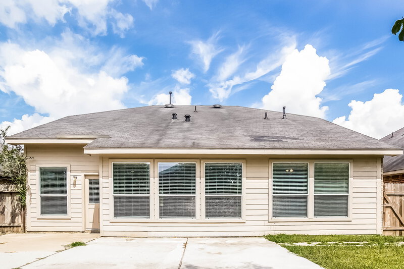 2,600/Mo, 17819 Landing Pines Trl Houston, TX 77084 Rear View
