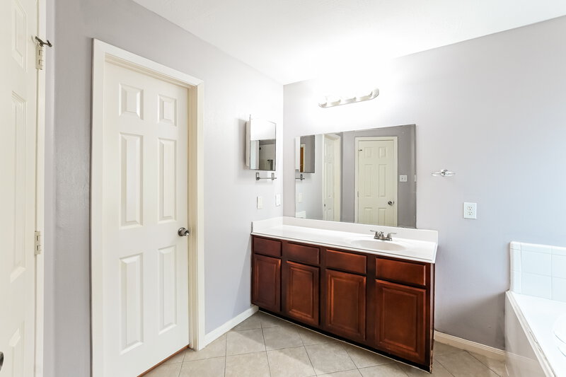 1,915/Mo, 2523 Muscory Dr Humble, TX 77396 Main Bathroom View 2