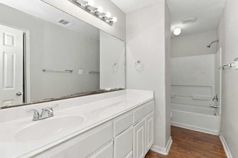 1,760/Mo, 3922 Hollow Cove Ln Richmond, TX 77469 Primary Bathroom View