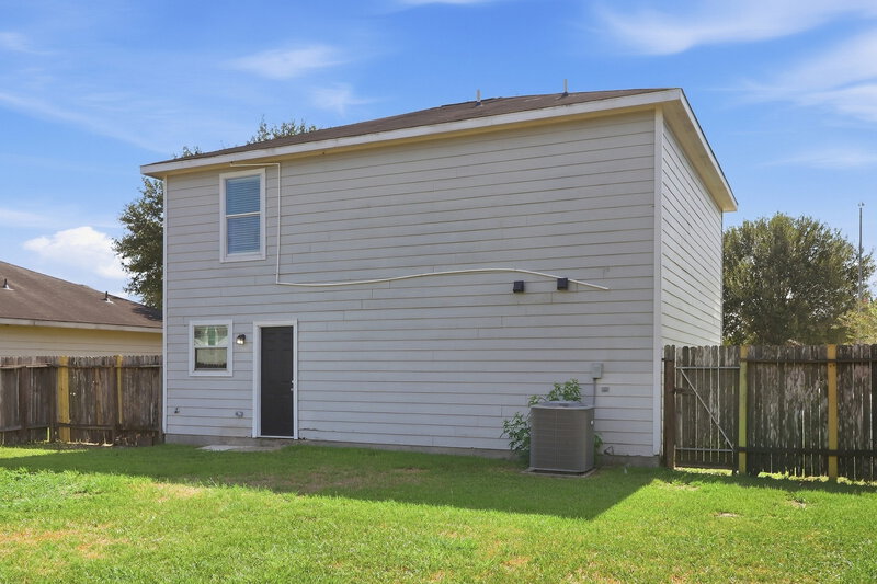 1,760/Mo, 3922 Hollow Cove Ln Richmond, TX 77469 Rear View