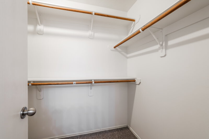 1,880/Mo, 14139 Willow Mountain Ln Houston, TX 77047 Walk In Closet View