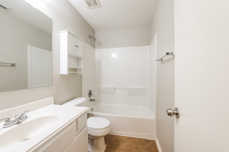 1,880/Mo, 14139 Willow Mountain Ln Houston, TX 77047 Bathroom View