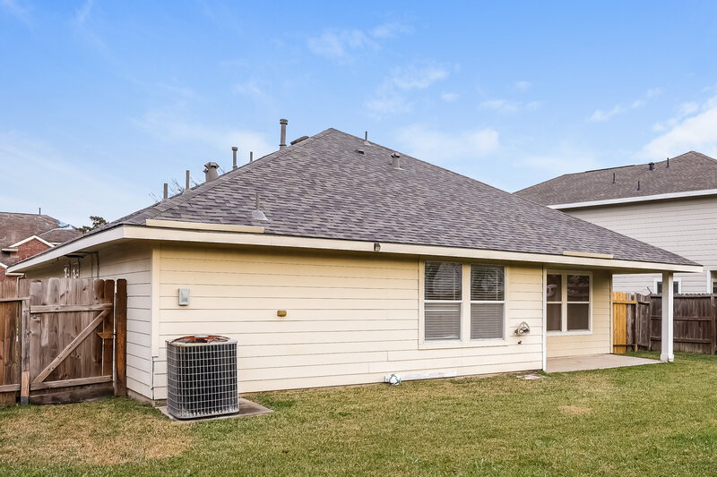 1,880/Mo, 14139 Willow Mountain Ln Houston, TX 77047 Rear View
