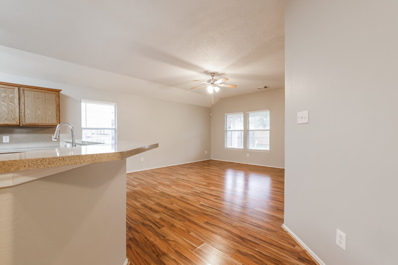 1,880/Mo, 14139 Willow Mountain Ln Houston, TX 77047 Hallway View
