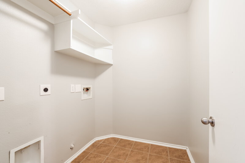 1,880/Mo, 14139 Willow Mountain Ln Houston, TX 77047 Laundry Room View