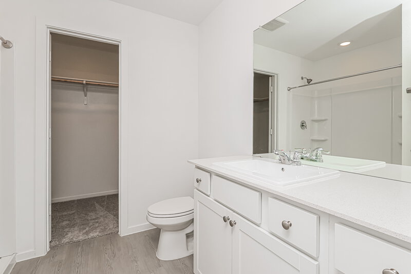 1,750/Mo, 1718 Lofty Cedar Ct Conroe, TX 77301 Main Bathroom View