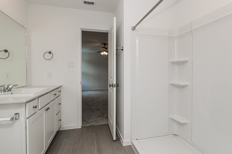 1,750/Mo, 1718 Lofty Cedar Ct Conroe, TX 77301 Main Bathroom View 2