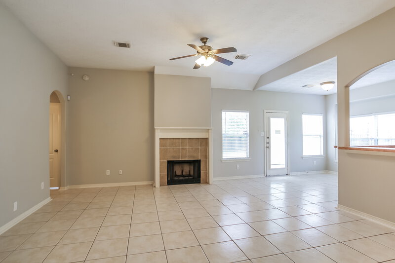 2,160/Mo, 19527 Pine Cluster Ln Humble, TX 77346 Living Room View