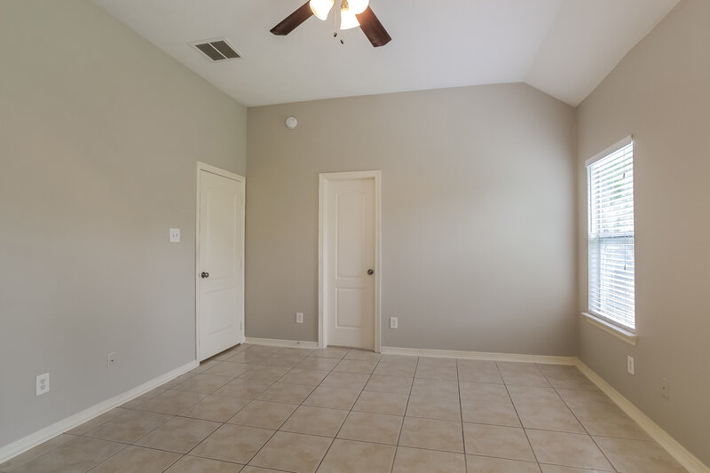 2,160/Mo, 19527 Pine Cluster Ln Humble, TX 77346 Main Bedroom View 2