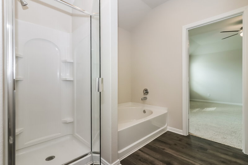 1,995/Mo, 457 Sunny Highlands Dr Katy, TX 77493 Main Bathroom View