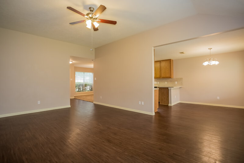 2,105/Mo, 20018 Upland Creek Dr Katy, TX 77449 Living Room View