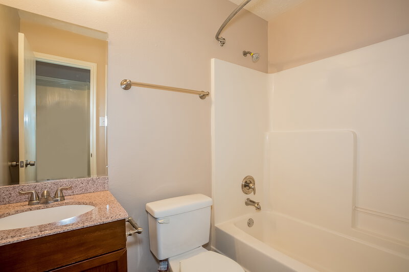 2,105/Mo, 20018 Upland Creek Dr Katy, TX 77449 Bathroom View