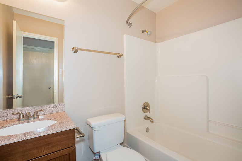 2,105/Mo, 20018 Upland Creek Dr Katy, TX 77449 Bathroom View 2