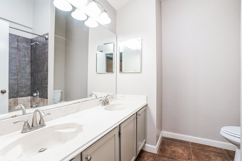 1,840/Mo, 7715 Springville Dr Houston, TX 77095 Main Bathroom View
